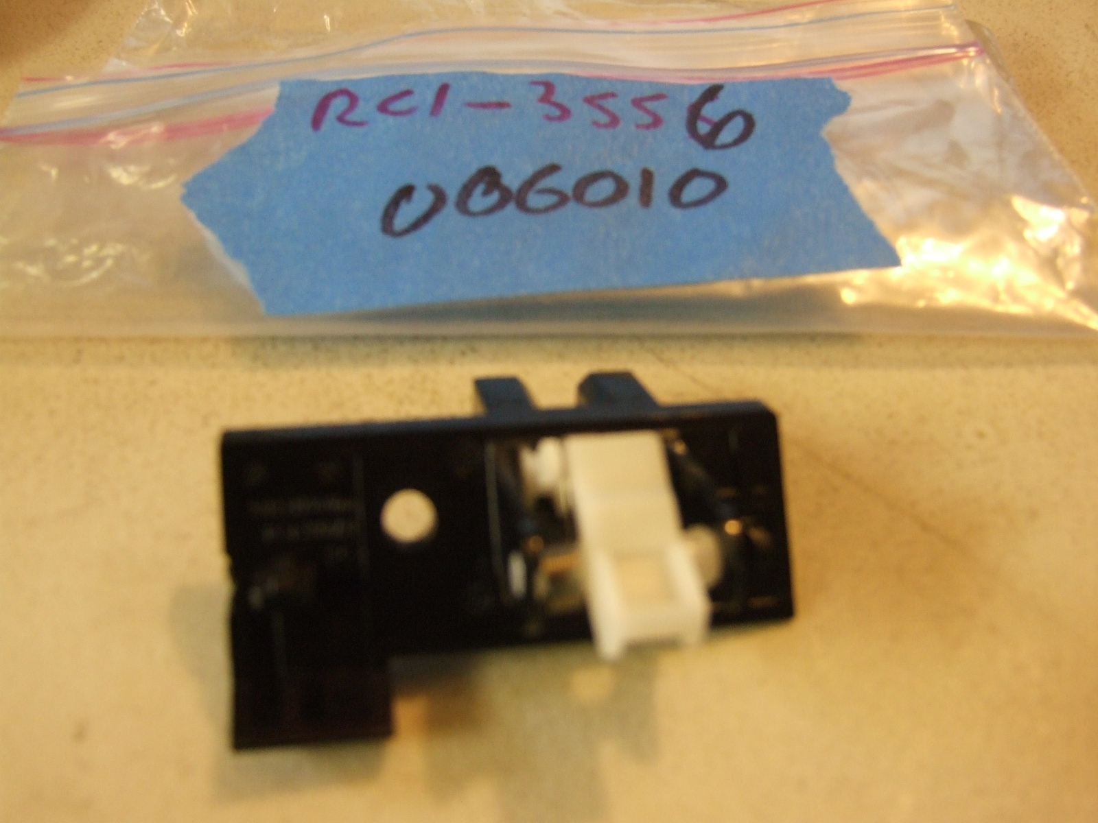 HP LASERJET P2015 P2015D P2015DN INTERNAL GUIDE BLOCK RC1-3556